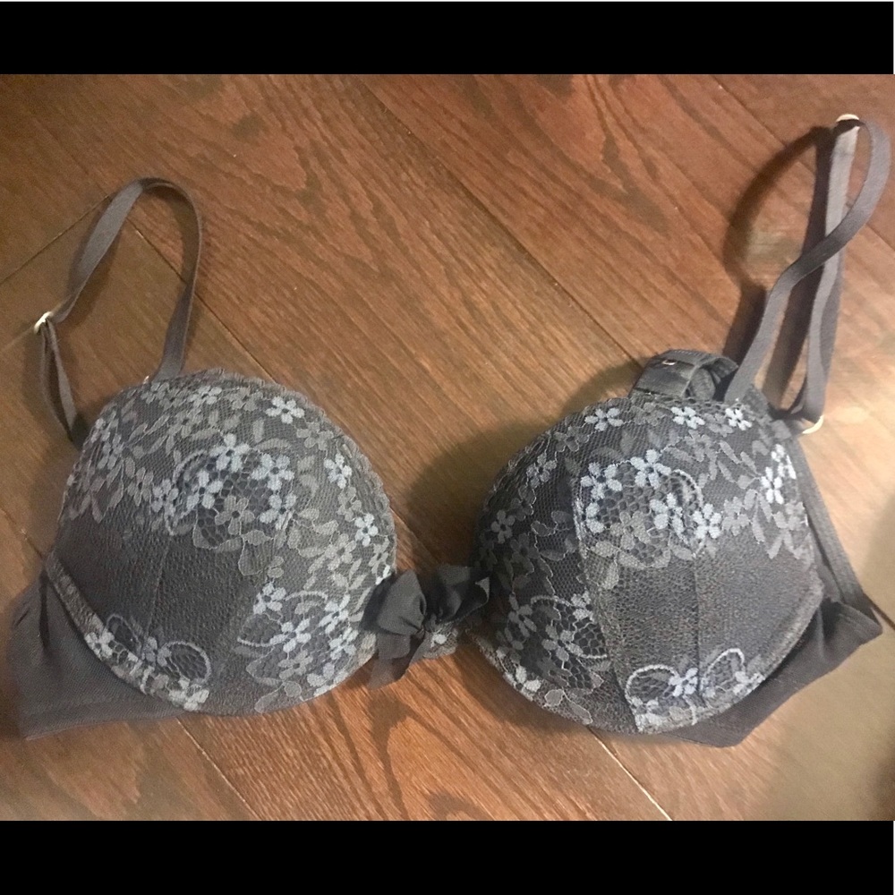 Gilly Hicks Push Em Up Plunge 34A